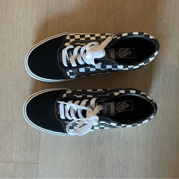 Vans Shoes - Vans brand new old school Y5 W6.5 Black and White Checkered Sneakers